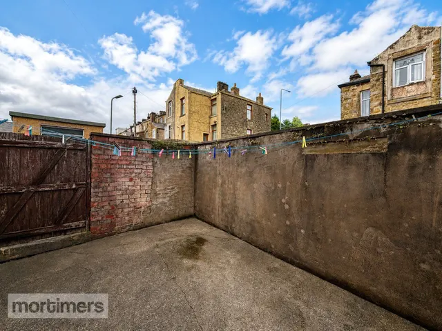 Duke Street, Clayton Le Moors, BB5, photo 3