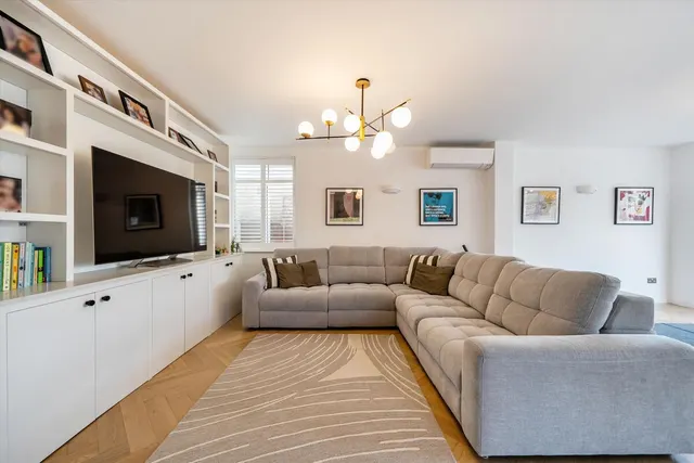 Dobree Avenue, London, NW10, photo 2