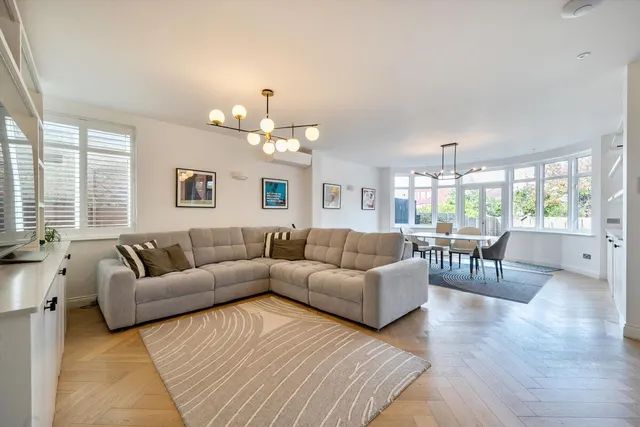 Dobree Avenue, London, NW10, photo 1