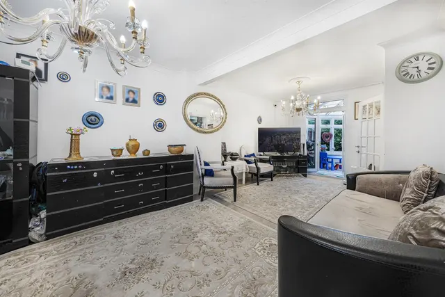 Photo 3 — Sewardstone Road, Chingford, E4 7PY