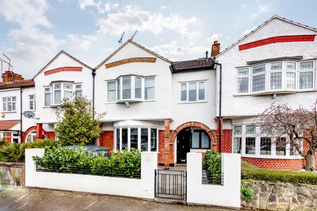 Chestnut Drive, Wanstead, photo 1
