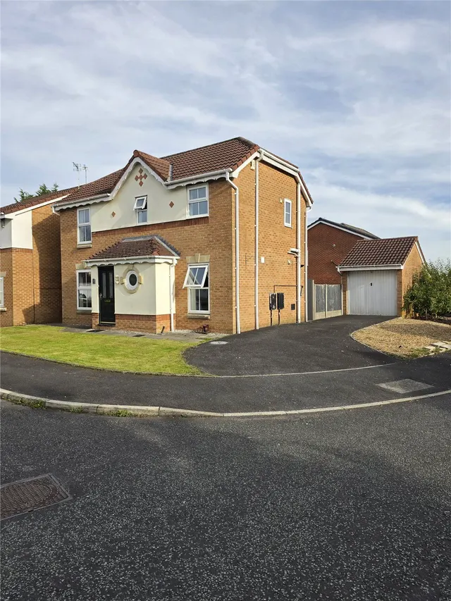 Hazelhurst Drive, Gladewood, M24, photo 2