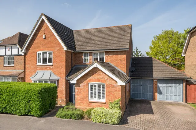 East Park Farm Drive, Charvil, RG10, photo 1