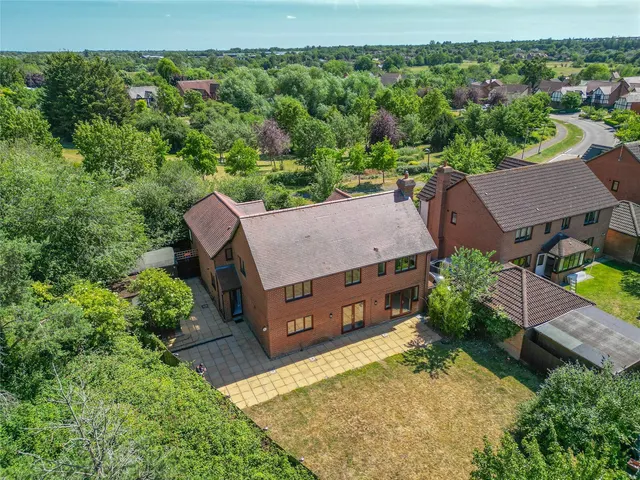Photo 2 — Redland Drive, Loughton, Milton Keynes, Buckinghamshire, MK5