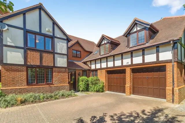 Photo 3 — Redland Drive, Loughton, Milton Keynes, Buckinghamshire, MK5