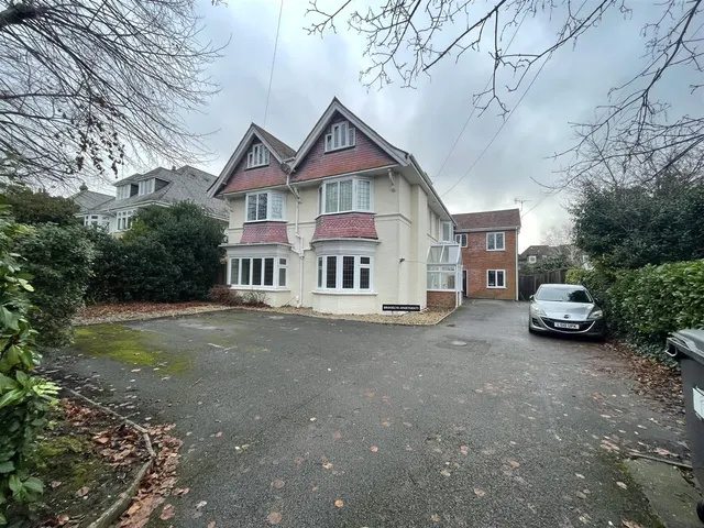 15 Portchester Road Charminster Bournemouth Dorset BH8 8JT, photo 1