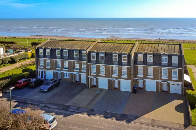 Rustington, Littlehampton, BN16, photo 2