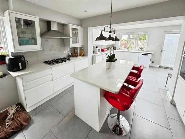 with 6 bedrooms in Harlow, CM18, photo 3