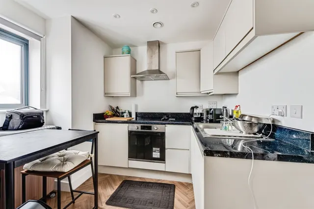 Commercial Road, Swindon, SN1, photo 2