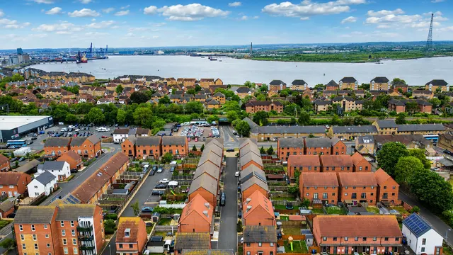 Photo 2 — Malthouse Drive, Grays, RM17