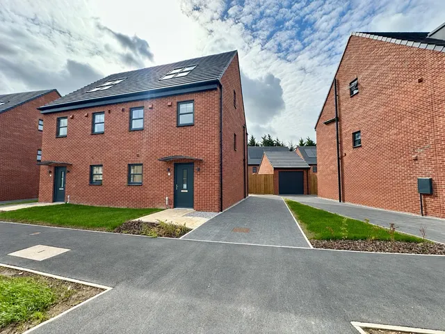 Eliza Grant Road, Crossgates, LEEDS, photo 1