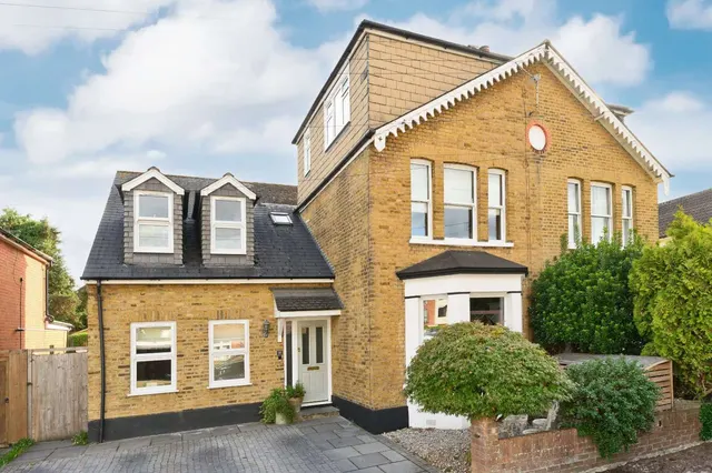 Chapel Avenue, Addlestone, Surrey, KT15 1UH, photo 1