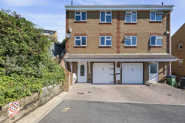 Badgers Close, Newhaven, photo 2