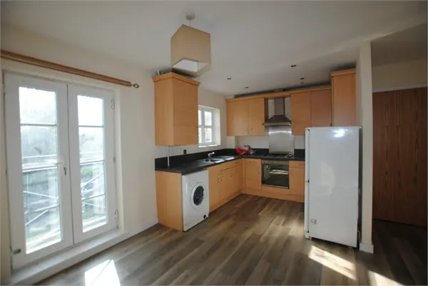 Photo 3 — Kingfisher Drive, GREENHITHE, Kent, DA9 9RS