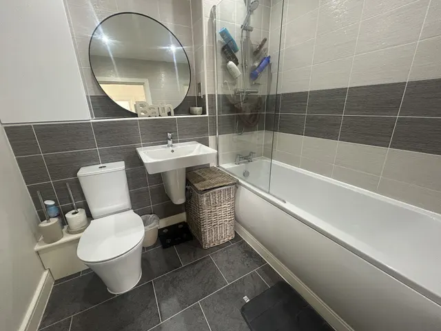 Old Farm Drive, Marston Green, B37, photo 2