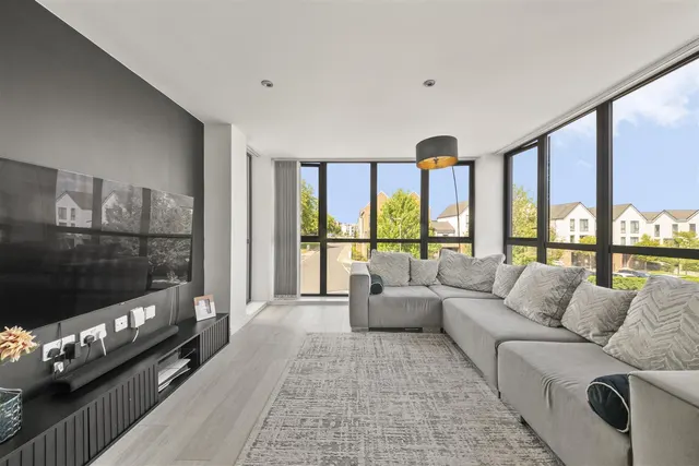 Dyson Drive, Uxbridge, photo 2
