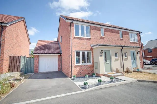 Bluebell Way, Lyde Green, BS16, photo 1