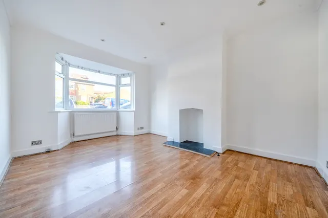 Marlborough Close, London, N20, photo 3