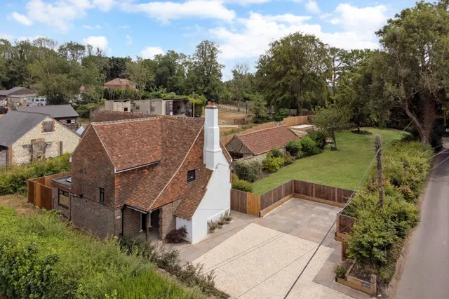 Hilltop Lane, Caterham, CR3, photo 1