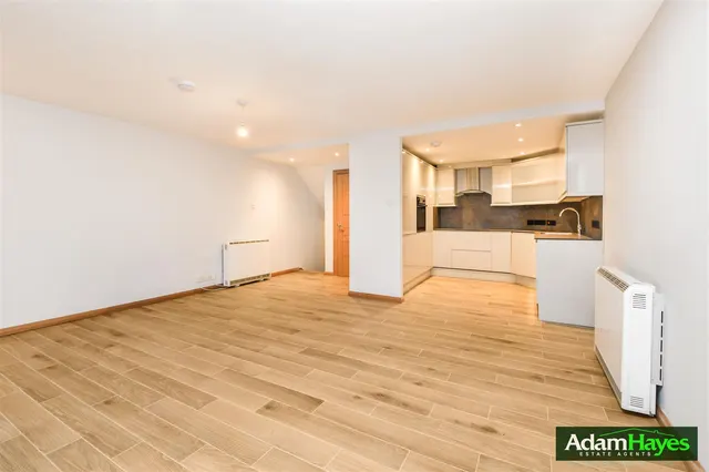 Woodside Park Road, North Finchley, N12, photo 1