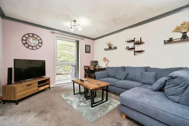 Frizley Gardens, Bradford, BD9, photo 2