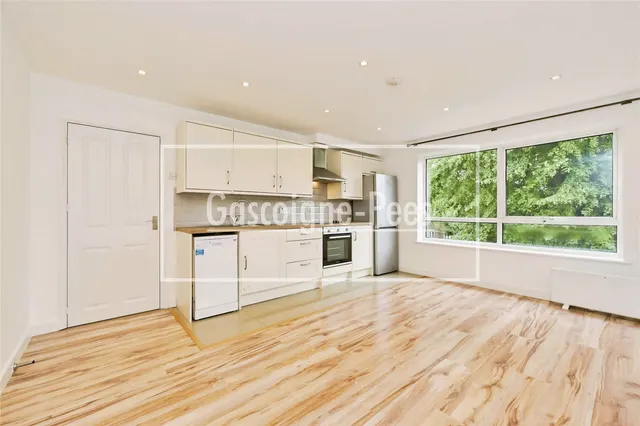 Hook Road, Surbiton, KT6, photo 3