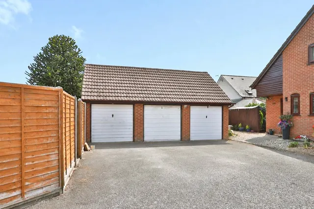 Columbia Road, Ensbury Park, BH10, photo 3