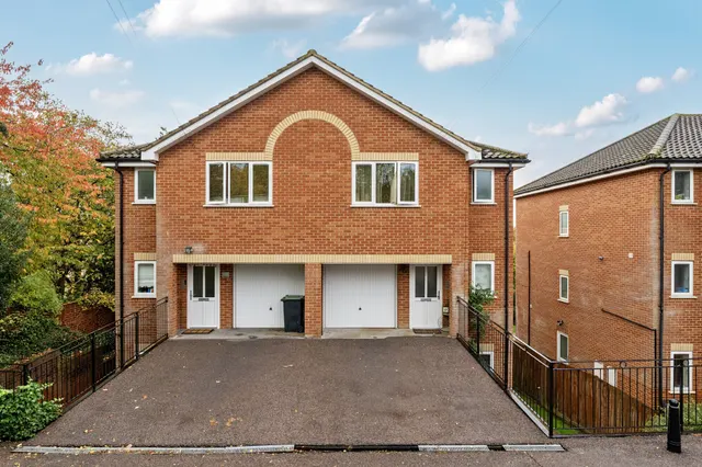 Hazelbank, Rickmansworth, WD3, photo 1