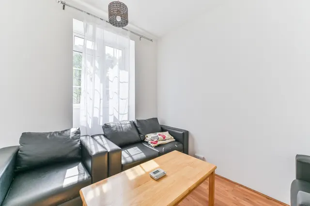 Photo 2 — 8 Beresford Court, Beresford Road, New Malden