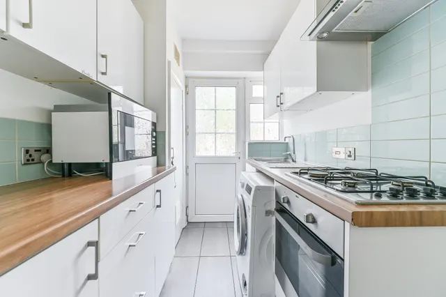 Photo 3 — 8 Beresford Court, Beresford Road, New Malden