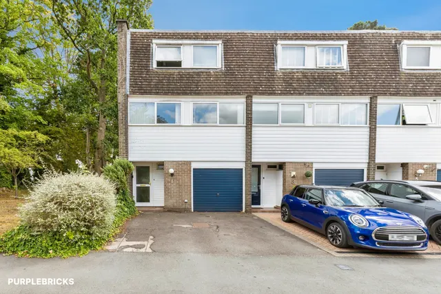 Hawthorn Close, Horsham, RH12, photo 1