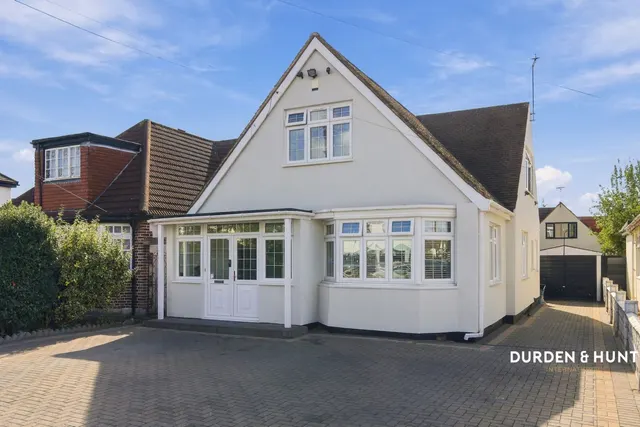 Stradbroke Grove, Clayhall, IG5, photo 1