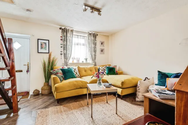 Union Row, Swindon, SN1, photo 2