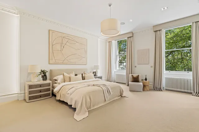 Photo 2 — Ennismore Gardens, Knightsbridge, London