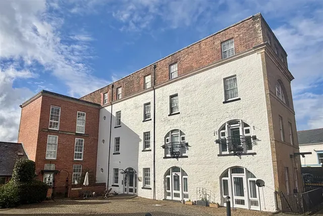 Longs Building, Devizes, SN10, photo 1