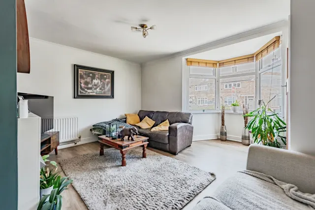 Photo 3 — Huddleston Crescent, Merstham, Redhill