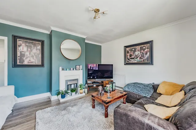 Photo 2 — Huddleston Crescent, Merstham, Redhill