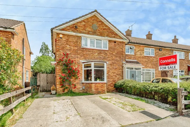 Huddleston Crescent, Merstham, Redhill, photo 1
