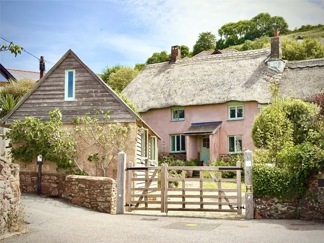 Radway Hill, Bishopsteignton, TQ14