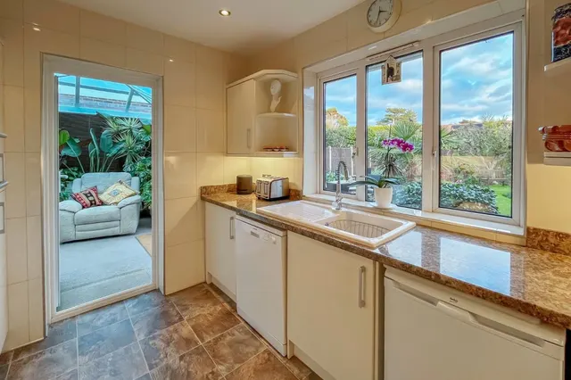 Rustington, Littlehampton, BN16, photo 3