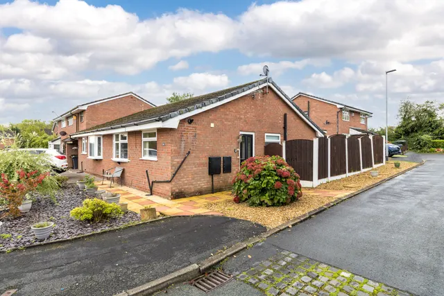 Erradale Crescent, Winstanley, WN3, photo 1