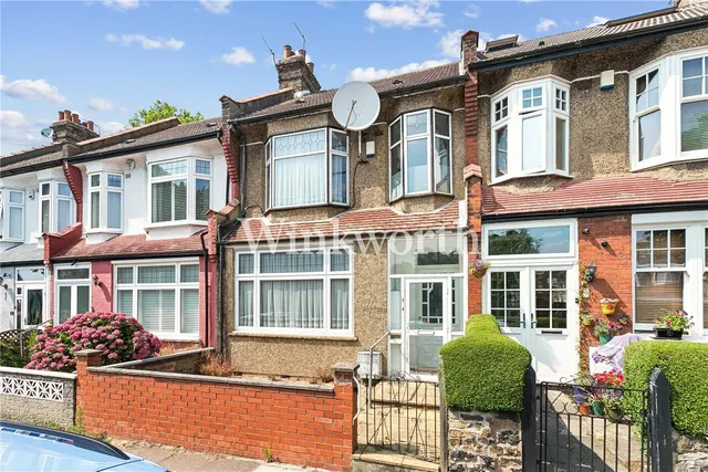 Chimes Avenue, London, N13, photo 1