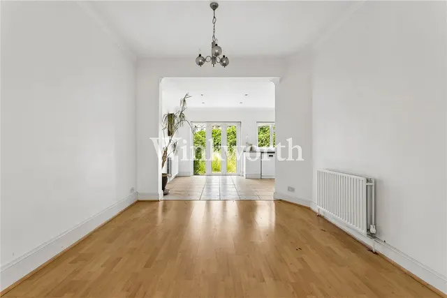 Chimes Avenue, London, N13, photo 3