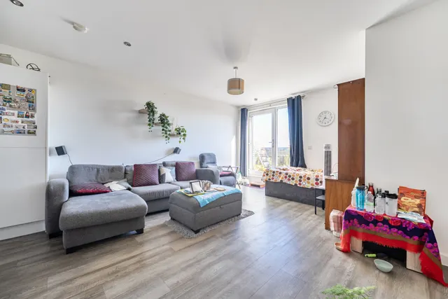 2 bedroom flat, Gilding Way, Southall, UB2