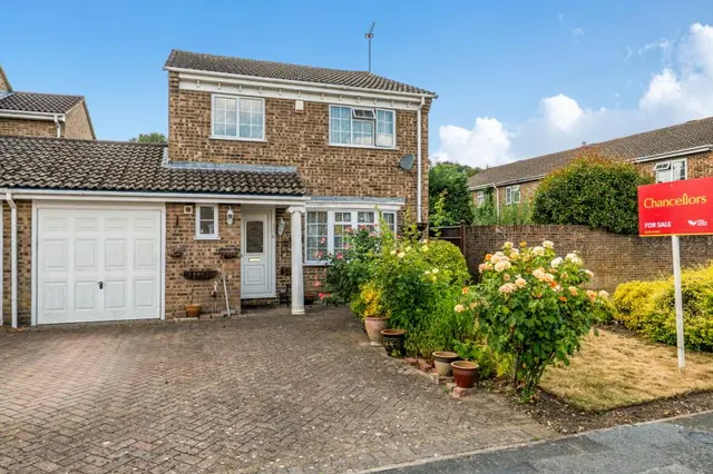 Arethusa Way, Bisley, GU24, photo 1