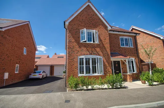 Oakland Road, Boorley Green, Botley, Southampton, SO32 2SX, photo 1