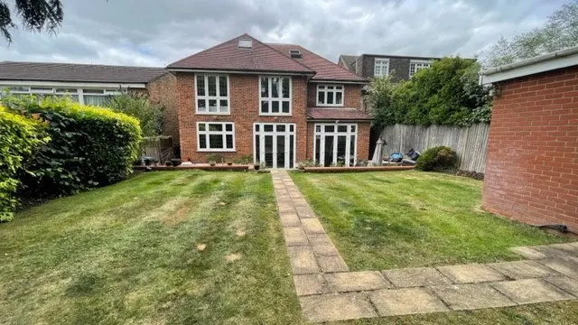 6 bedroom house — Marsh Lane, London, Greater London, NW7
