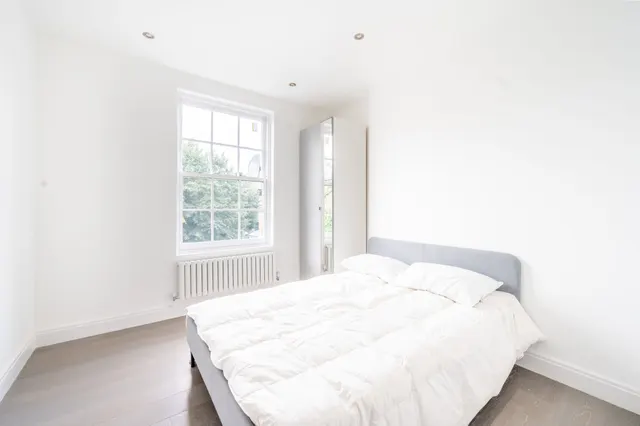 Photo 3 — Flat 3, 14 Redcliffe Gardens, London