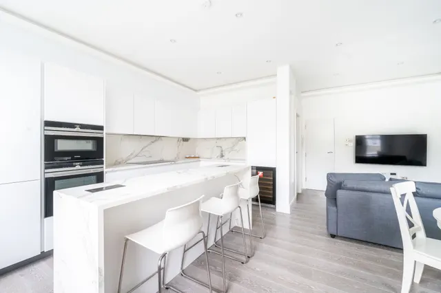 Photo 2 — Flat 3, 14 Redcliffe Gardens, London