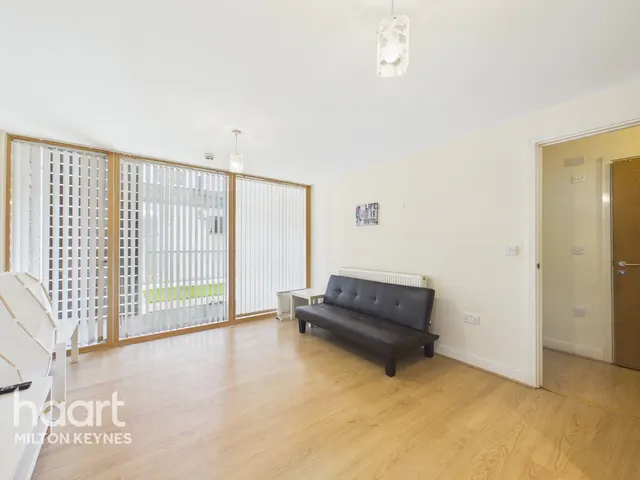 South Row, Milton Keynes, MK9, photo 2